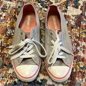 Converse women’s 7
